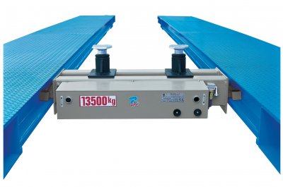 Rav Equipment - RAV Super Duty Four Post lifts